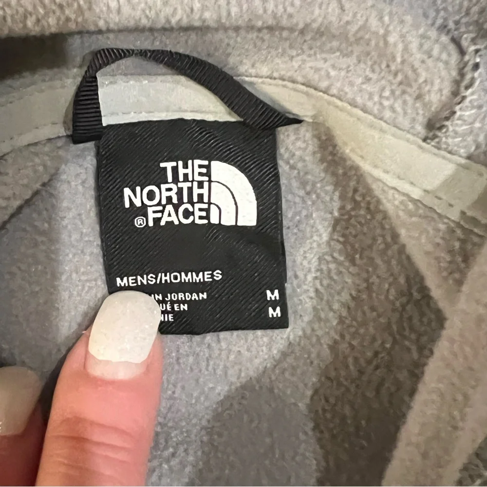The NF Men’s Horizon Pull Over Hoodie M